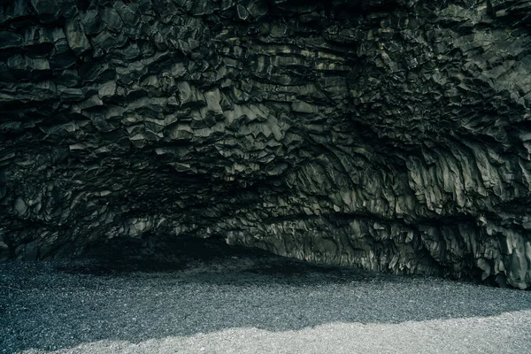 Вид Печеру Халсанефшельєр Чорному Піщаному Пляжі Рейно Поблизу Віка Південній — стокове фото