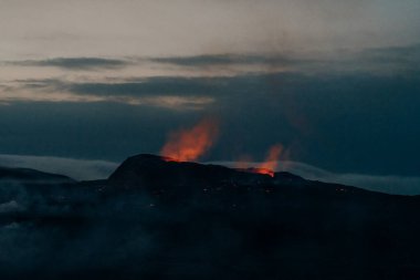 Fagradalsfjall, İzlanda - Haziran 2021: İzlanda, Reykjavik yakınlarında volkan patlaması. Yüksek kalite fotoğraf