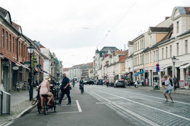 Potsdam, Almanya - Kasım 2020, Potsdam 'ın ana caddesi. Yüksek kalite fotoğraf