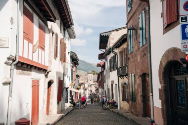 Saint Jean Pied de Port, Camino de Santiago, Fransa, UNESCO 'nun geleneksel başlangıç noktasıdır - Santiago de Compostela' ya Pilgrim Yolu. Yüksek kalite fotoğraf