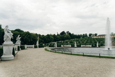 Potsdam, Almanya - Sep, 2021 Potsdam 'daki kraliyet sarayı ve park Sanssouci' yi ziyaret ediyor. Yüksek kalite fotoğraf