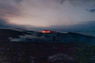Fagradalsfjall, İzlanda - Haziran 2021: İzlanda, Reykjavik yakınlarında volkan patlaması. Yüksek kalite fotoğraf