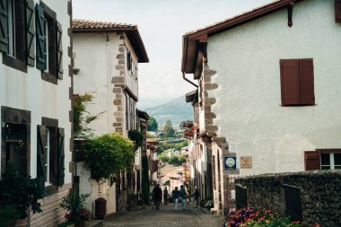 Saint Jean Pied de Port, Camino de Santiago, Fransa, UNESCO 'nun geleneksel başlangıç noktasıdır - Santiago de Compostela' ya Pilgrim Yolu. Yüksek kalite fotoğraf