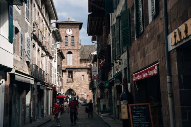 Saint Jean Pied de Port, Camino de Santiago, Fransa, UNESCO 'nun geleneksel başlangıç noktasıdır - Santiago de Compostela' ya Pilgrim Yolu. Yüksek kalite fotoğraf