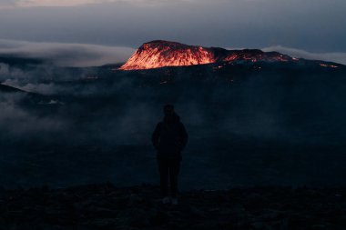 Fagradalsfjall, İzlanda - Haziran 2021: İzlanda, Reykjavik yakınlarında volkan patlaması. Yüksek kalite fotoğraf