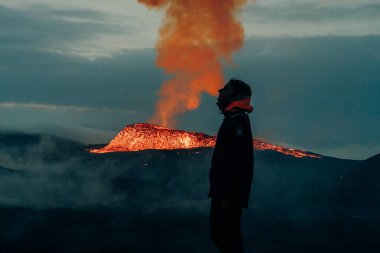 Fagradalsfjall, İzlanda - Haziran 2021: İzlanda, Reykjavik yakınlarında volkan patlaması. Yüksek kalite fotoğraf