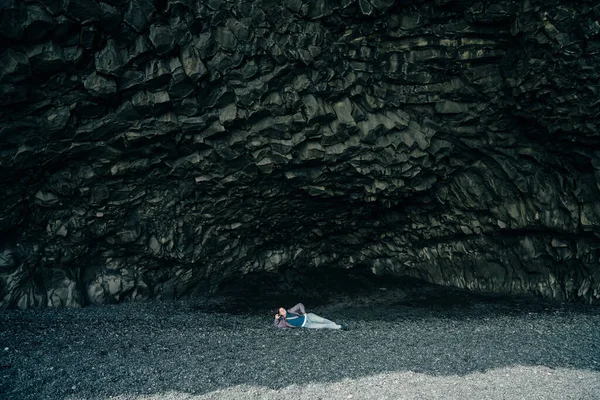 Utsikt Över Halsanefshellir Grotta Vid Reynisfjara Svart Sandstrand Nära Vik — Stockfoto