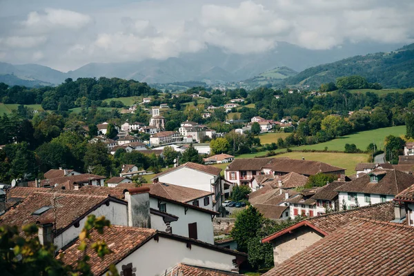Fransa 'nın St. Jean Pied de Port şehrinin Bask köyü. Yüksek kalite fotoğraf