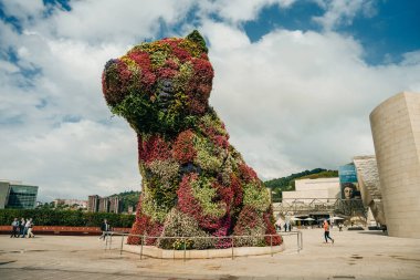 Bilbao, İspanya - sep, 2021 Puppy, Jeff Koons tarafından tasarlanan heykel. Yüksek kalite fotoğraf