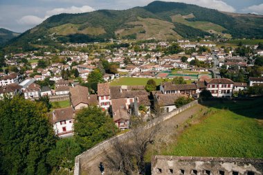 Fransa 'nın St. Jean Pied de Port şehrinin Bask köyü. Yüksek kalite fotoğraf