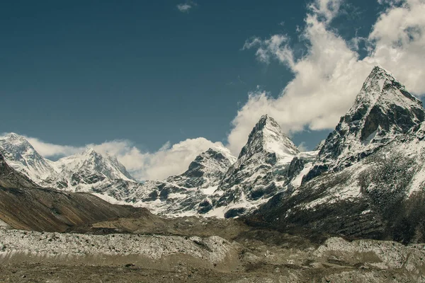 Gokyo Den Dağların Manzarası Himalayalar Karlı Dağlar Açık Gökyüzü Nepal — Stok fotoğraf