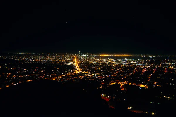 ダウンタウンを見るカリフォルニア州の夜にサンフランシスコのスカイライン都市 高品質の写真 — ストック写真
