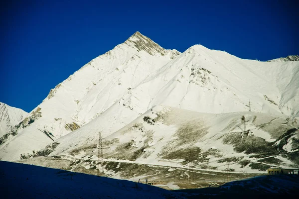 Πανοραμική Θέα Στο Τοπίο Των Όμορφων Βουνών Του Καυκάσου Καζμπέι — Φωτογραφία Αρχείου