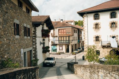 İspanya 'nın kuzeyindeki tipik kır evi Camino de Santiago, St. James Yolu, Larrasoana' dan Pamplona 'ya, Fransız usulü. Yüksek kalite fotoğraf