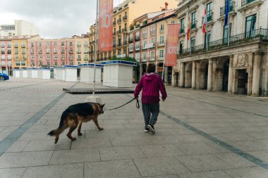 Burgos, İspanya - sep, 2021 geleneksel cadde Burgos şehir merkezinde. Yüksek kalite fotoğraf