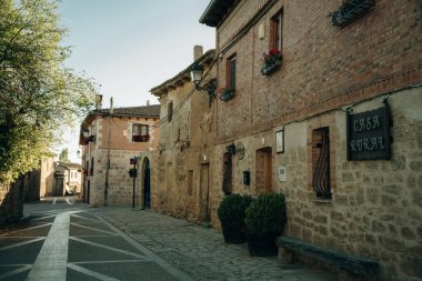 Nuestra Koleji Kilisesi Senora del Manzano, Castrojeriz - nov, 2021. Yüksek kalite fotoğraf