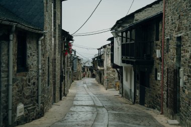 El Acebo de San Miguel manzarası. Leon, İspanya. Camino de Santiago yolu. Yüksek kalite fotoğraf