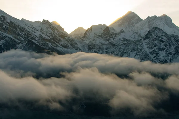 Fuego Everest Montaña Everest Amanecer Vista Desde Pico Gokyo Himalaya — Foto de Stock