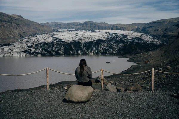 Skaftafell Glaciärlandskap Svinafell Island Bakgrund Gröna Berg Högkvalitativt Foto — Stockfoto