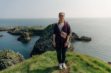 Arnarstapi Snaefellsnes 'in İzlanda doğa manzarası. Arnarstapi Limanı, İzlanda 'dan. Yüksek kalite fotoğraf