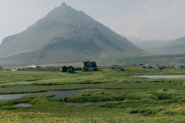 Gatklettur Volkanik Zirvesi 'nde köylü bir tarla. - Evet. Yüksek kalite fotoğraf