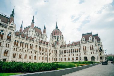 Macaristan, Budapeşte - Kasım 2021 - Güzel Budapeşte Parlamentosu. Yüksek kalite fotoğraf