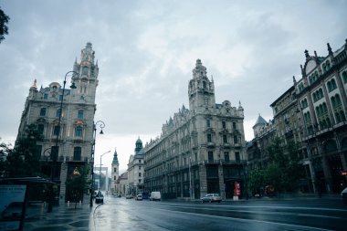 Budapeşte, Macaristan - sep, 2021: Sonbahar döneminde şehrin ana yayalık alanı. Yüksek kalite fotoğraf