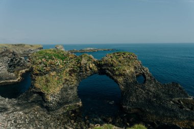 Arnarstapi Snaefellsnes 'in İzlanda doğa manzarası. Arnarstapi Limanı, İzlanda. Yüksek kalite fotoğraf