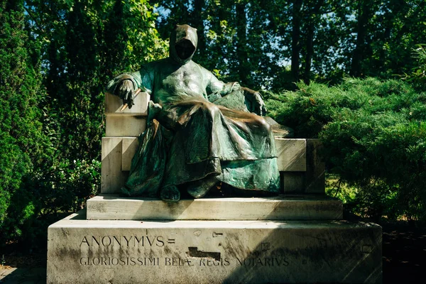 Budapest Hungary Sep 2021 Statue Anonymous Located City Park Courtyard — Stock Photo, Image
