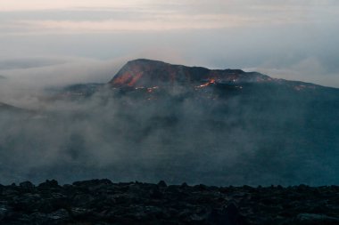 Fagradalsfjall, İzlanda - Haziran 2021: İzlanda, Reykjavik yakınlarında volkan patlaması. Yüksek kalite fotoğraf