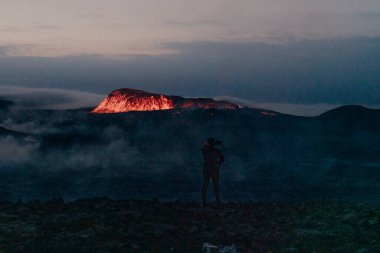 Fagradalsfjall, İzlanda - Haziran 2021: İzlanda, Reykjavik yakınlarında volkan patlaması. Yüksek kalite fotoğraf