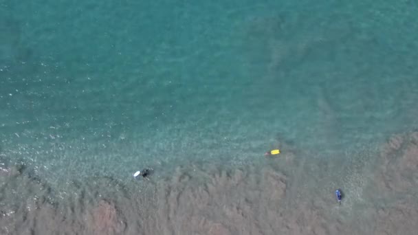 Letecký pohled Hapuna Beach na velkém ostrově, Havaj — Stock video