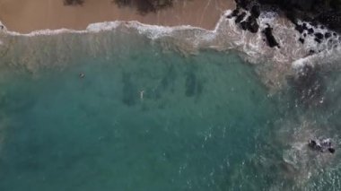 Hawaii 'deki büyük bir adada, hava manzaralı plaj 69.