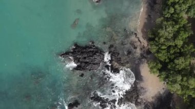 Hawaii 'deki büyük bir adada, hava manzaralı plaj 69.