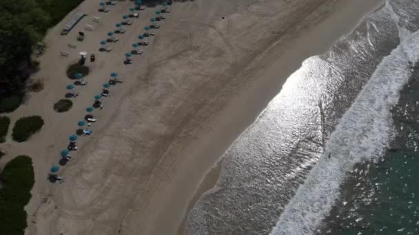 Letecký pohled Hapuna Beach na velkém ostrově, Havaj — Stock video