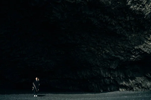 Вид Пещеру Халсанефшер Черном Песчаном Пляже Рейкьяра Рядом Виком Юге — стоковое фото