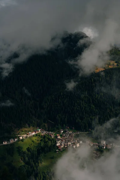 Dolomites イタリア 11月 2021モンテ プンタを見下ろす山からの素晴らしい景色 高品質の写真 — ストック写真