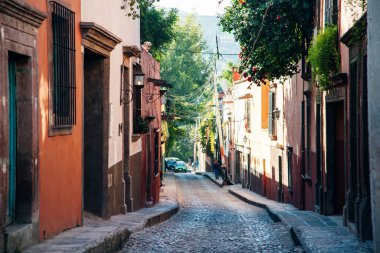 SAN MIGUEL DE ALLENDE, MEXICO - Aralık 2019 San Miguel De Allende Caddesi Görünümü.