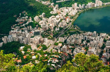Rio de Janeiro, Brezilya, Güneşli bir günde Redemtor İsa'dan görünümü.