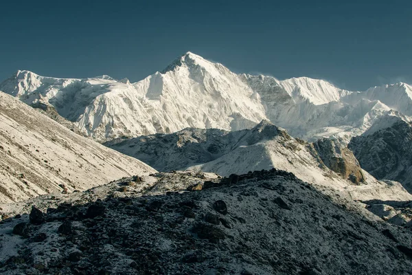 Vista Montanhas Gokyo Montanhas Nevadas Céus Claros Himalaia Nepal Foto — Fotografia de Stock