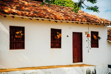 Barichara, Kolombiya - 4 Temmuz 2020: Barichara 'daki kaldırım taşı sokakları. Yüksek kalite fotoğraf