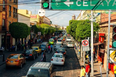 Latin Amerika 'da trafik sıkışıklığı. Meksika - Aralık, 2021. Yüksek kalite fotoğraf