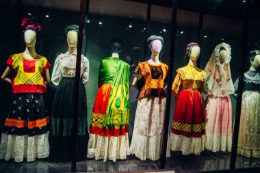 Kostümler Meksika, Frida Kahlo Müzesi 'nde sergilendi. Yüksek kalite fotoğraf