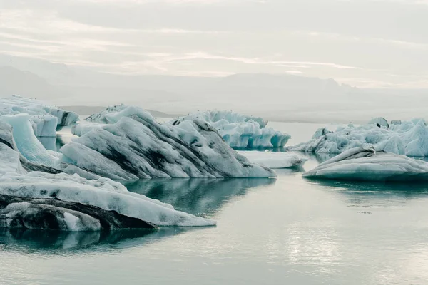 位于冰岛南部Vatnajokull国家公园的Jokulsarlon冰川湖和钻石海滩 高质量的照片 — 图库照片