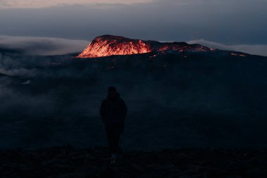 Fagradalsfjall, İzlanda - Haziran 2021: İzlanda, Reykjavik yakınlarında volkan patlaması. Yüksek kalite fotoğraf
