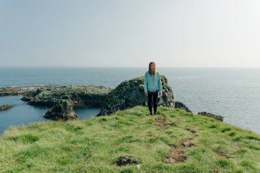 Arnarstapi Snaefellsnes 'in İzlanda doğa manzarası. Arnarstapi Limanı, İzlanda 'dan. Yüksek kalite fotoğraf