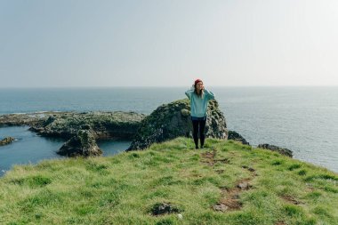 Arnarstapi Snaefellsnes 'in İzlanda doğa manzarası. Arnarstapi Limanı, İzlanda 'dan. Yüksek kalite fotoğraf