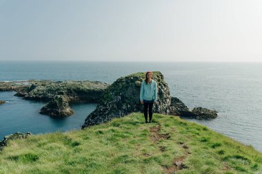 Arnarstapi Snaefellsnes 'in İzlanda doğa manzarası. Arnarstapi Limanı, İzlanda 'dan. Yüksek kalite fotoğraf