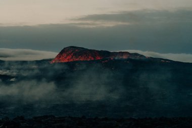 Fagradalsfjall, İzlanda - Haziran 2021: İzlanda, Reykjavik yakınlarında volkan patlaması. Yüksek kalite fotoğraf