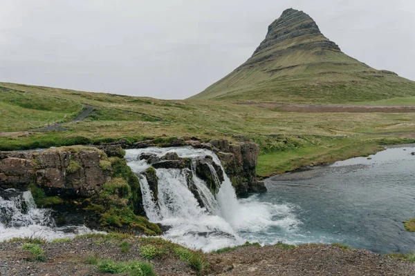 Krajina Pohled Kirkjufellsfoss Dne Islandu Kvalitní Fotografie — Stock fotografie